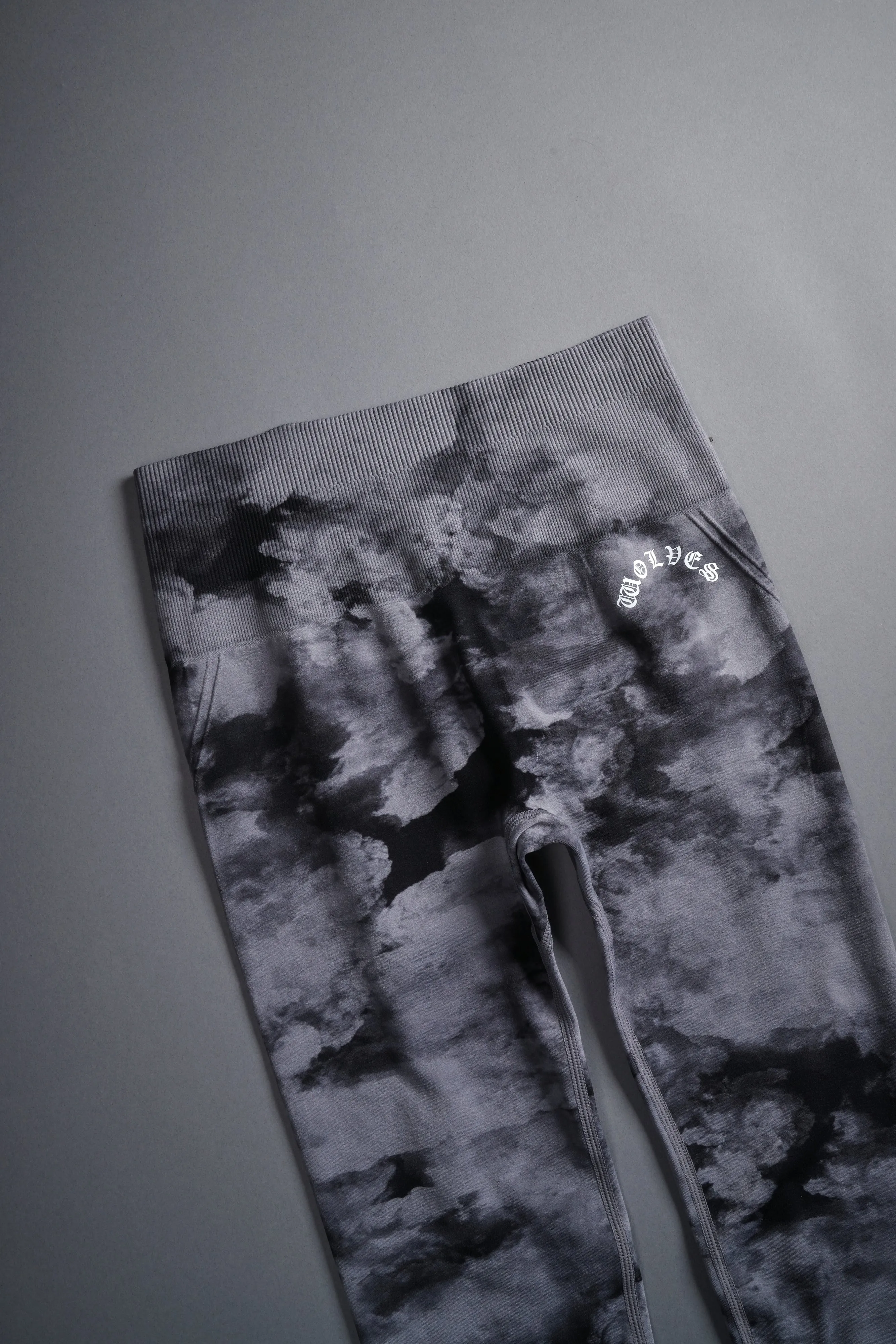 Chopper "Everson Seamless" Huxley Scrunch Leggings in Black Ghost Clouds
