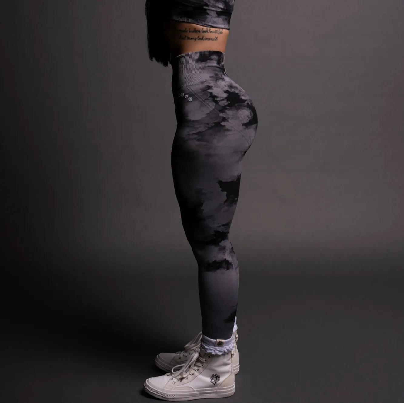 Chopper "Everson Seamless" Huxley Scrunch Leggings in Black Ghost Clouds